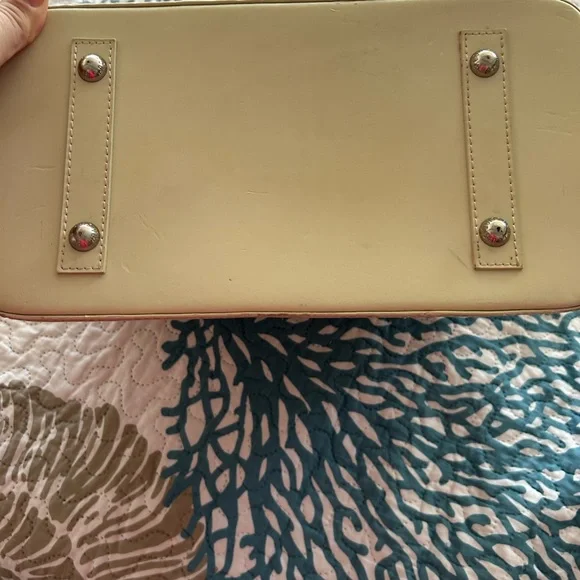 Authentic Louis Vuitton Ivory Epi Alma Textured Leather Bag - Picture 4 of 15